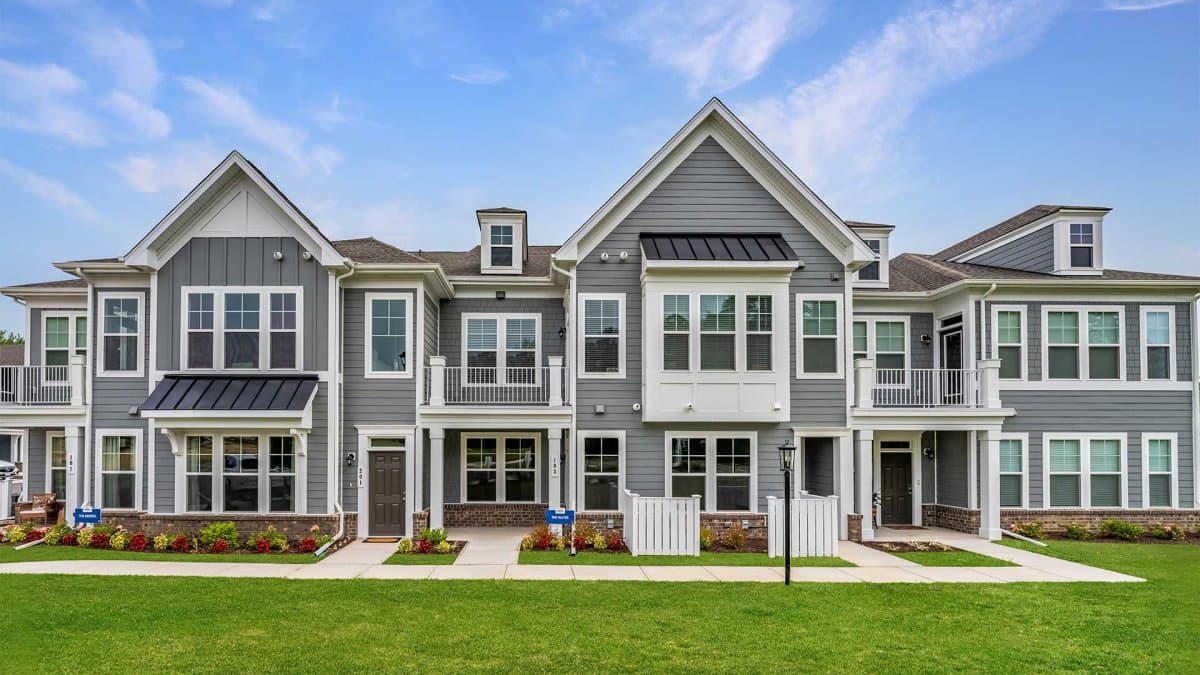 The Pointe at Twin Hickory